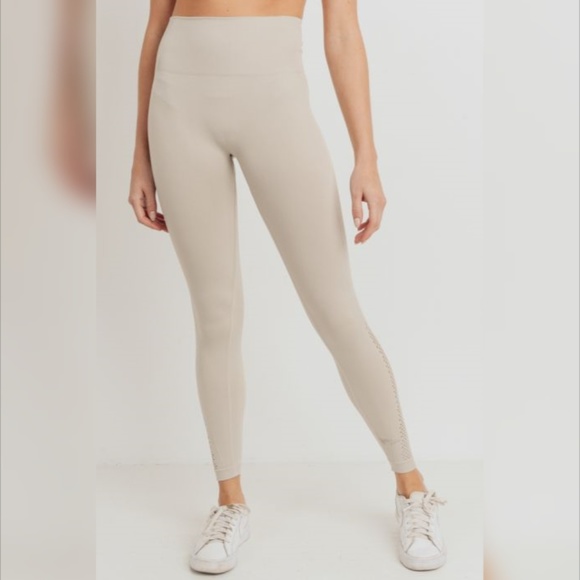 Ribbed and Perforated Seamless Highwaist Leggings - Picture 4 of 7
